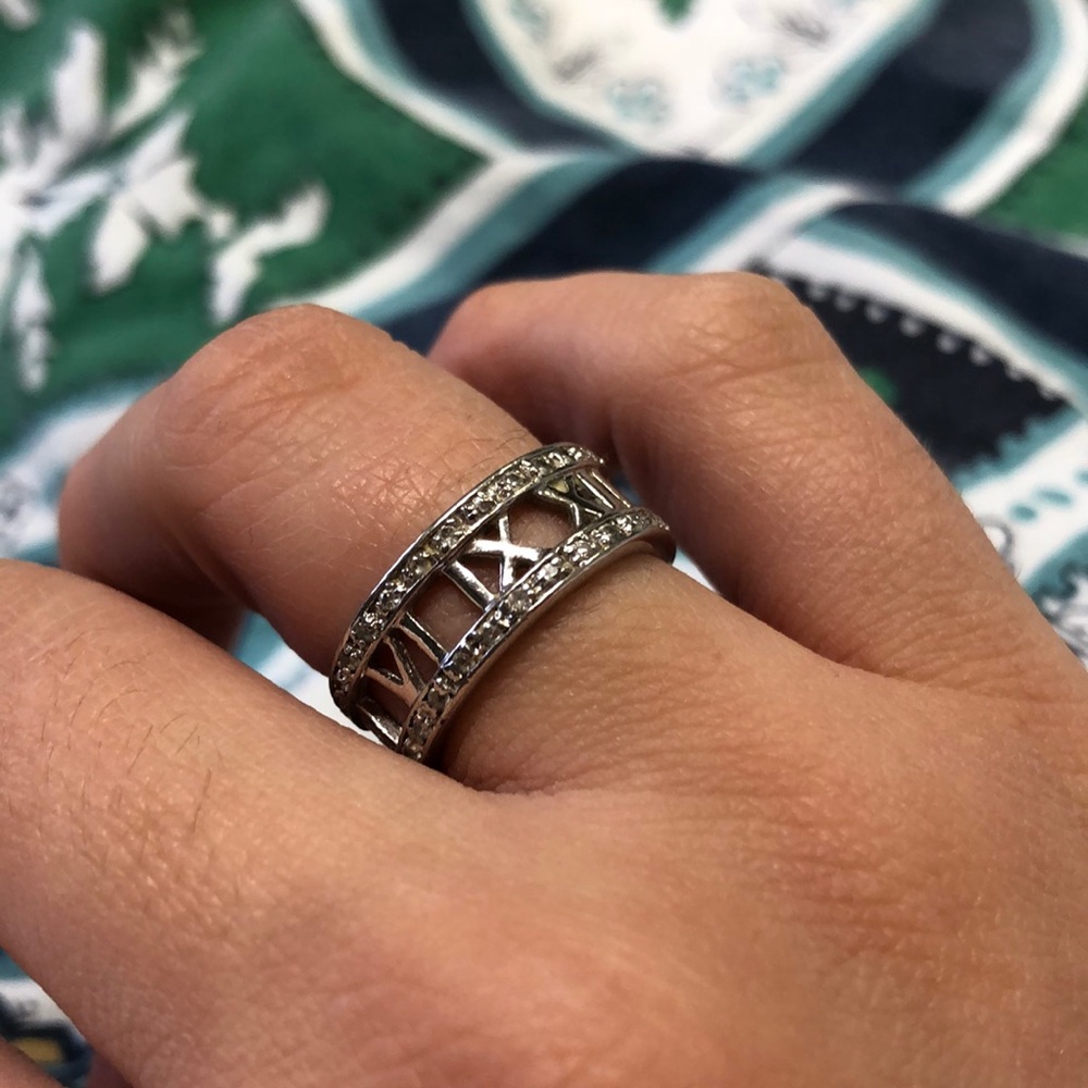 Sterling silver Roman numeral ring looks like a Tiffany’s